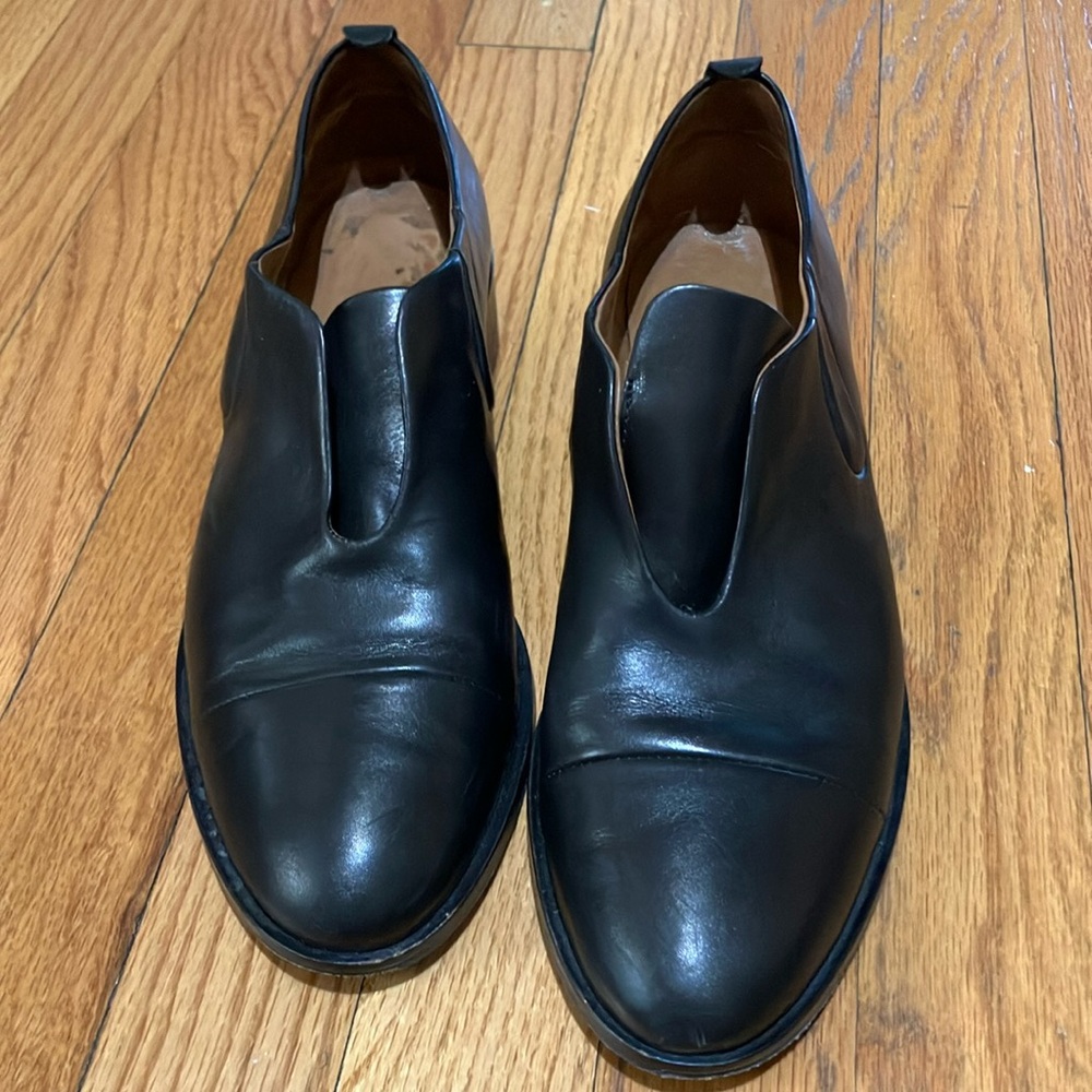 Gorgeous women’s slip-ons from Paris